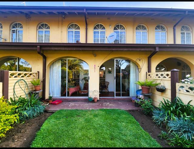 2 BEDROOM TOWNHOUSE FOR SALE IN THREE RIVERS